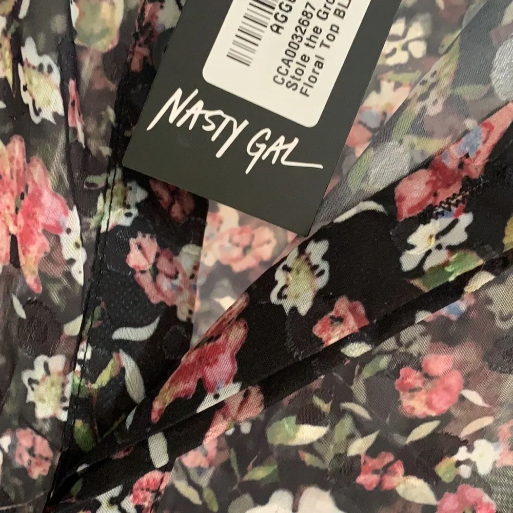 Floral button up - never worn, tags still attached - Picture 3 of 3